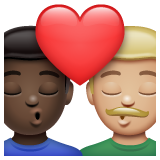 亲吻: 男人男人较深肤色中等-浅肤色emoji素材一 160x160像素