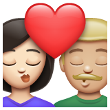 亲吻: 女人男人较浅肤色中等-浅肤色emoji素材一 160x160像素