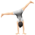 苹果系统里的侧手翻的人：浅肤色emoji表情
