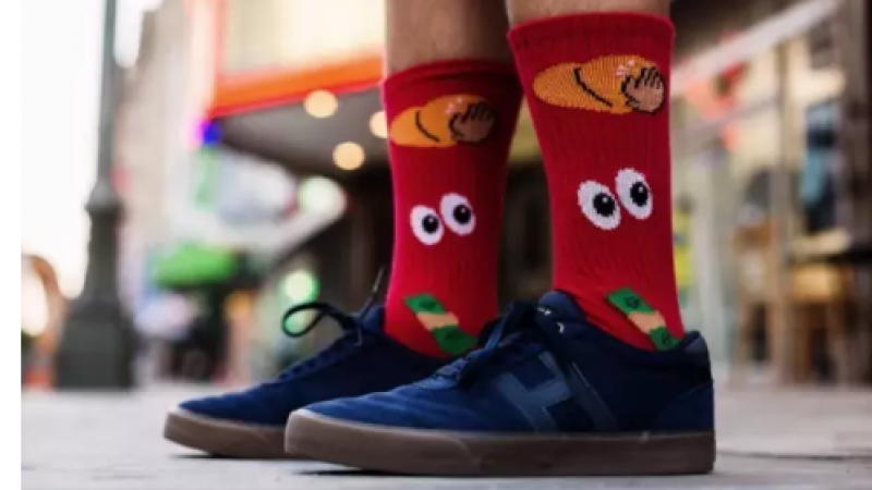 从emoji到小粉龙，谁说袜子不能露出来？